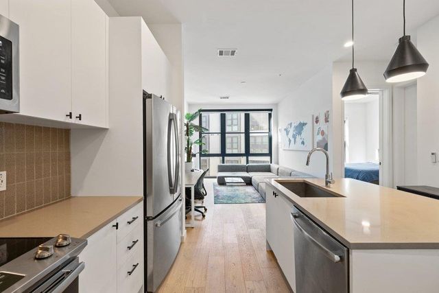 800 Embassy DR 413, Austin, TX 78702