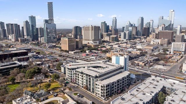 800 Embassy DR 413, Austin, TX 78702