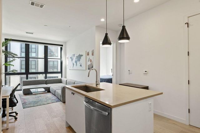 800 Embassy DR 413, Austin, TX 78702