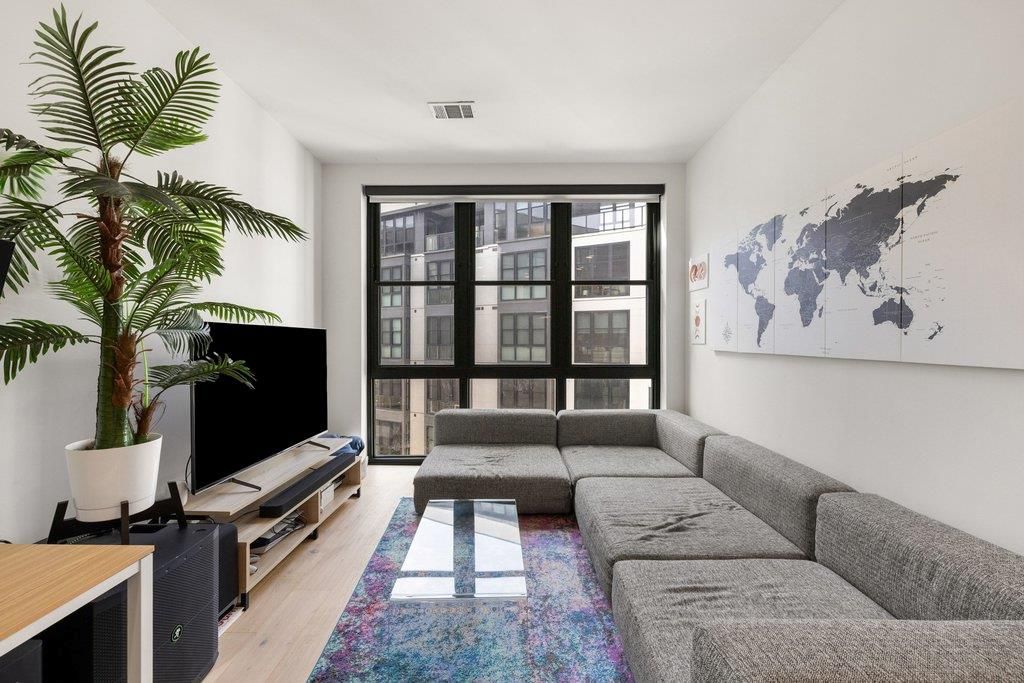 800 Embassy DR 413, Austin, TX 78702