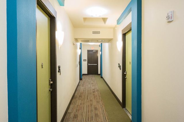 801 N Bishop Avenue 1-204, Dallas, TX 75208