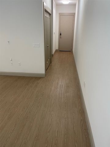 801 N Bishop Avenue 1-204, Dallas, TX 75208