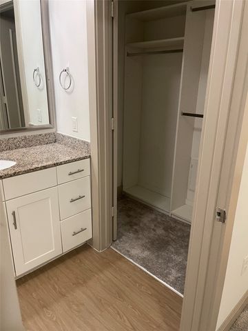 801 N Bishop Avenue 1-204, Dallas, TX 75208
