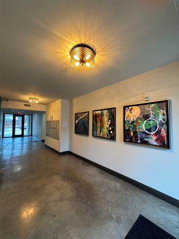 801 N Bishop Avenue 1-204, Dallas, TX 75208