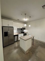 801 N Bishop Avenue 1-204, Dallas, TX 75208