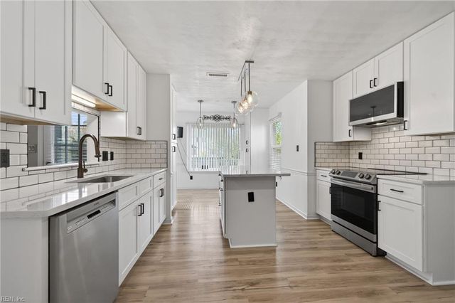 809 Kemp Meadow DR, Chesapeake, VA 23320