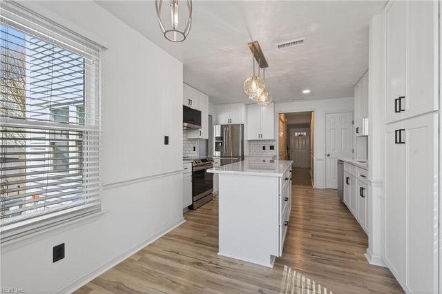 809 Kemp Meadow DR, Chesapeake, VA 23320