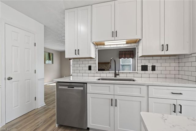 809 Kemp Meadow DR, Chesapeake, VA 23320