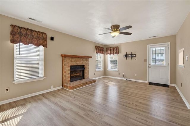 809 Kemp Meadow DR, Chesapeake, VA 23320