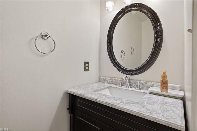 809 Kemp Meadow DR, Chesapeake, VA 23320