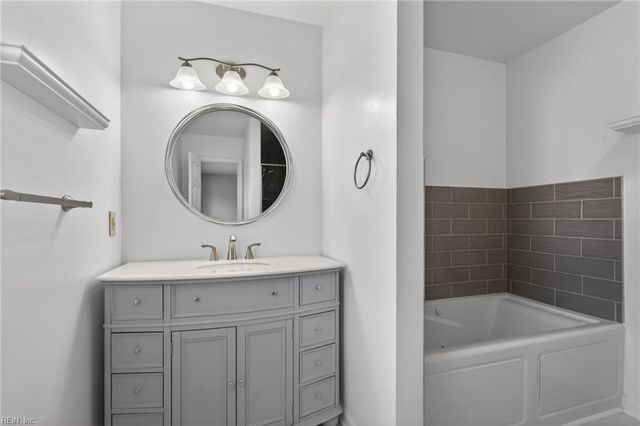 809 Kemp Meadow DR, Chesapeake, VA 23320