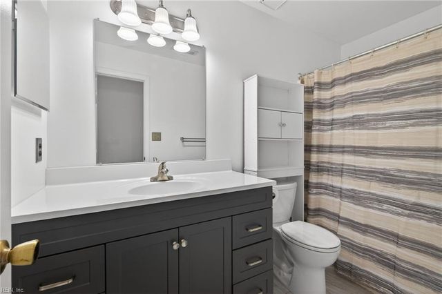 809 Kemp Meadow DR, Chesapeake, VA 23320