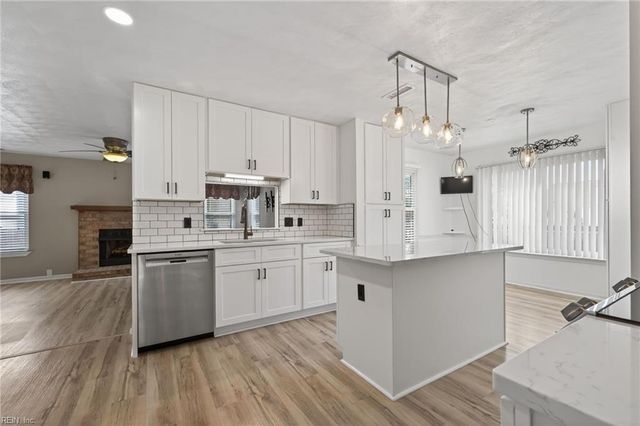 809 Kemp Meadow DR, Chesapeake, VA 23320