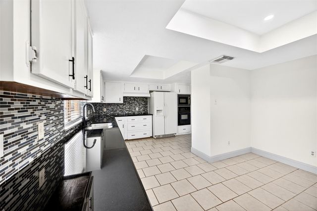 3031 Shawnee Drive, Sugar Land, TX 77479