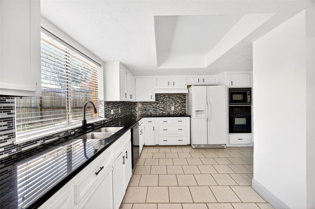 3031 Shawnee Drive, Sugar Land, TX 77479