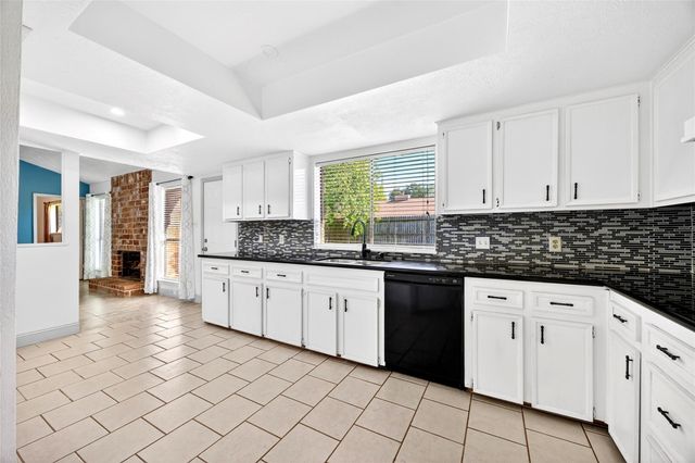 3031 Shawnee Drive, Sugar Land, TX 77479