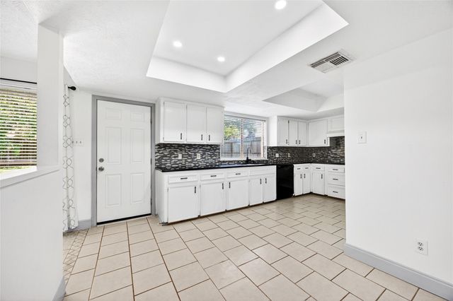 3031 Shawnee Drive, Sugar Land, TX 77479