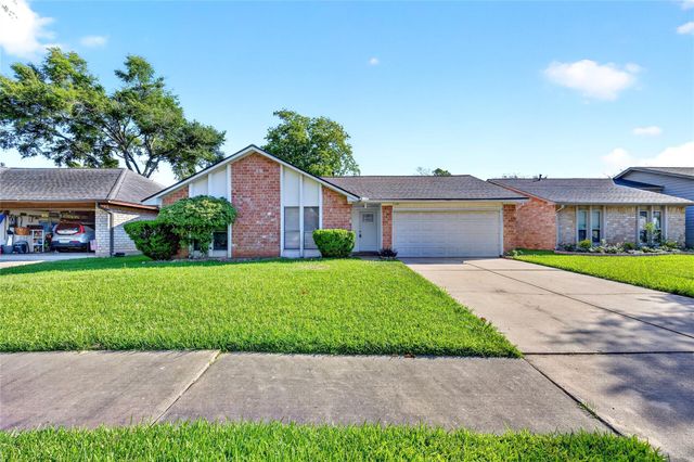3031 Shawnee Drive, Sugar Land, TX 77479