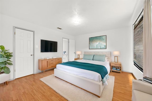 3031 Shawnee Drive, Sugar Land, TX 77479