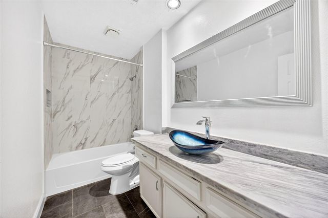 3031 Shawnee Drive, Sugar Land, TX 77479