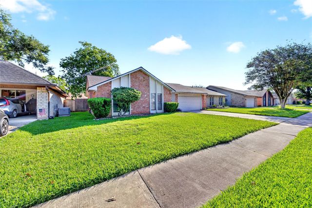 3031 Shawnee Drive, Sugar Land, TX 77479