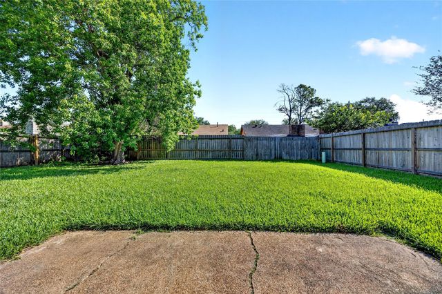 3031 Shawnee Drive, Sugar Land, TX 77479