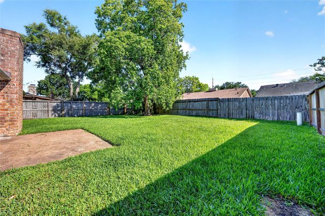 3031 Shawnee Drive, Sugar Land, TX 77479