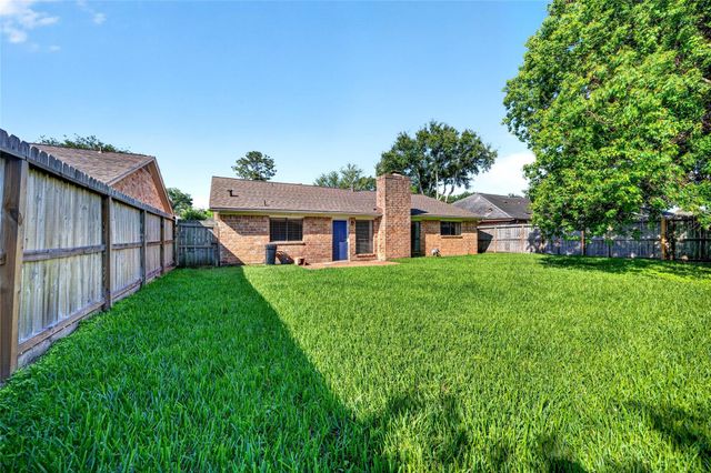 3031 Shawnee Drive, Sugar Land, TX 77479