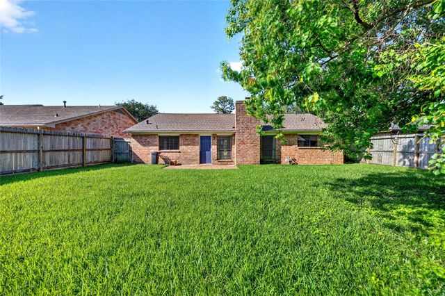 3031 Shawnee Drive, Sugar Land, TX 77479
