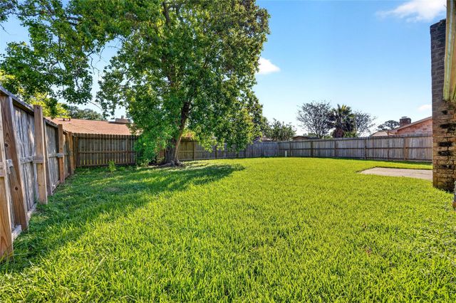 3031 Shawnee Drive, Sugar Land, TX 77479