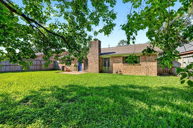 3031 Shawnee Drive, Sugar Land, TX 77479