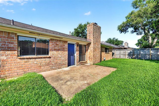 3031 Shawnee Drive, Sugar Land, TX 77479