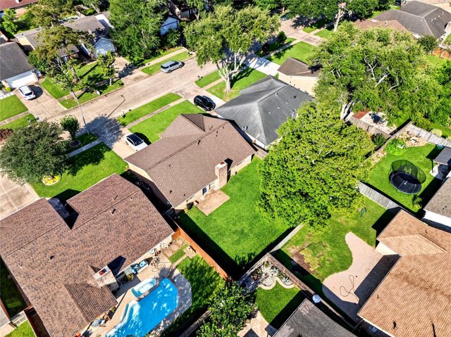 3031 Shawnee Drive, Sugar Land, TX 77479