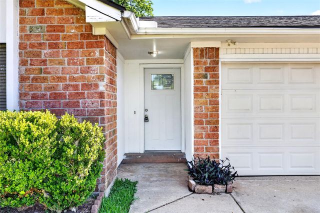 3031 Shawnee Drive, Sugar Land, TX 77479