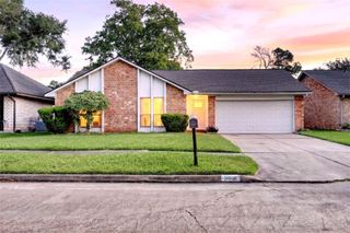 3031 Shawnee Drive, Sugar Land, TX 77479