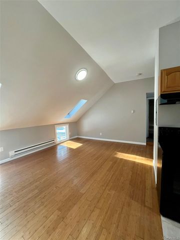 56 Tilden Lane 2nd Floor Front, Greenlawn, NY 11740