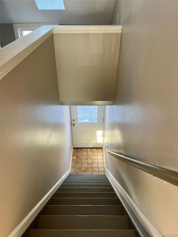 56 Tilden Lane 2nd Floor Front, Greenlawn, NY 11740