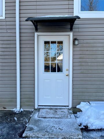 56 Tilden Lane 2nd Floor Front, Greenlawn, NY 11740