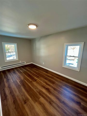 56 Tilden Lane 2nd Floor Front, Greenlawn, NY 11740