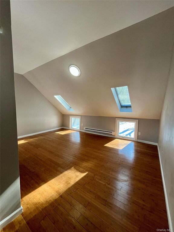 56 Tilden Lane 2nd Floor Front, Greenlawn, NY 11740