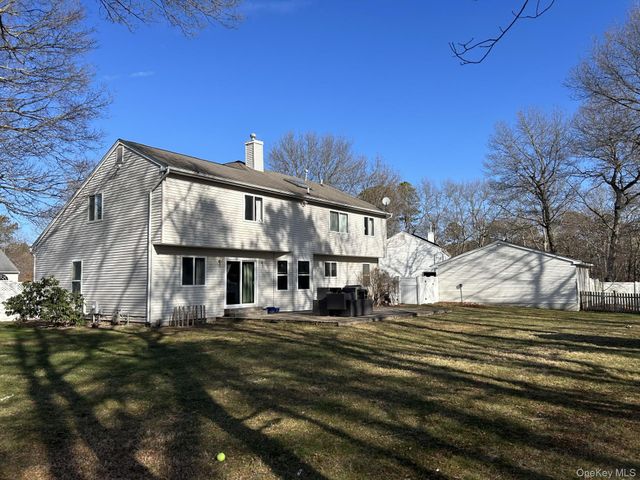 2 Daylilly Court, Middle Island, NY 11953