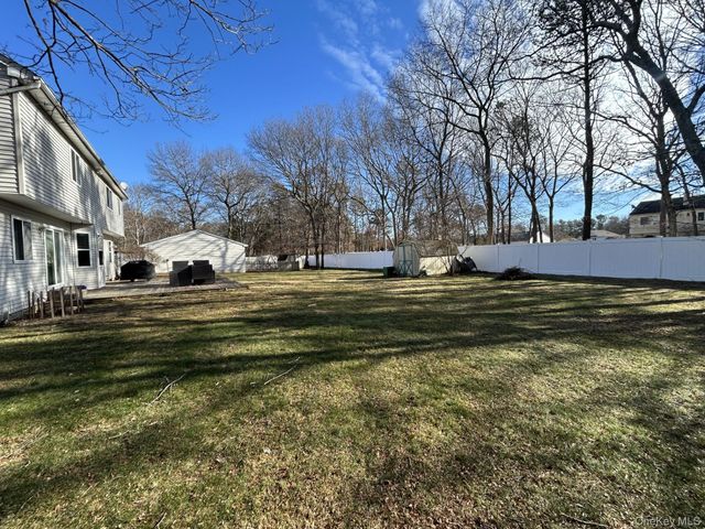 2 Daylilly Court, Middle Island, NY 11953