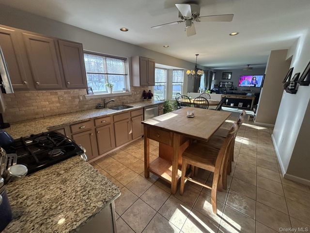 2 Daylilly Court, Middle Island, NY 11953