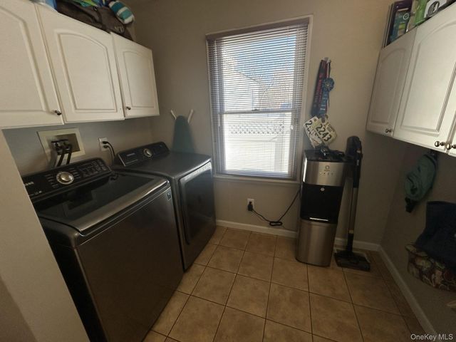 2 Daylilly Court, Middle Island, NY 11953