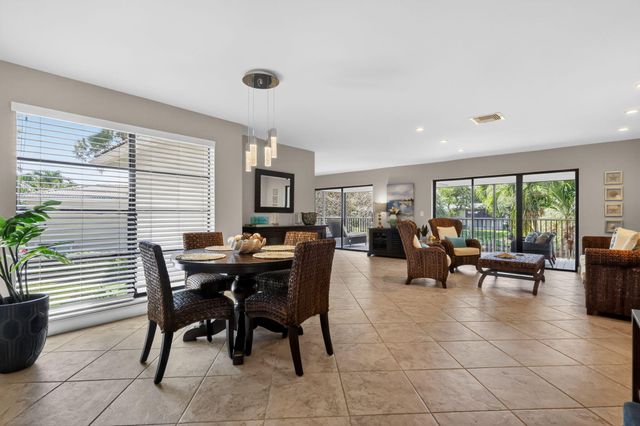 41 Stratford Lane W B, Boynton Beach, FL 33436