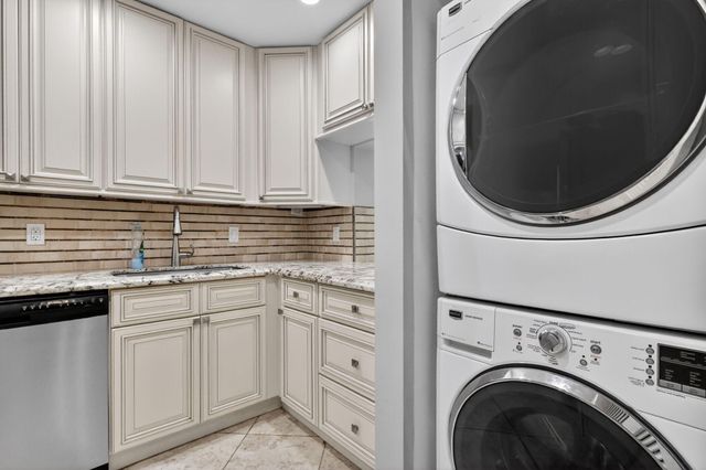 41 Stratford Lane W B, Boynton Beach, FL 33436