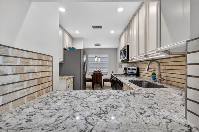 41 Stratford Lane W B, Boynton Beach, FL 33436