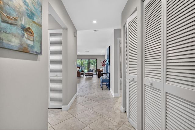 41 Stratford Lane W B, Boynton Beach, FL 33436