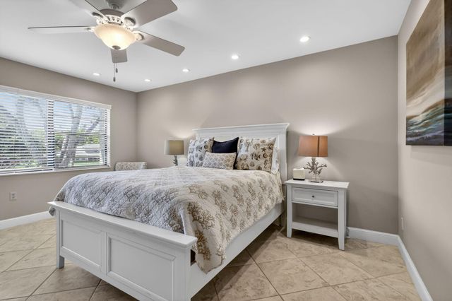 41 Stratford Lane W B, Boynton Beach, FL 33436