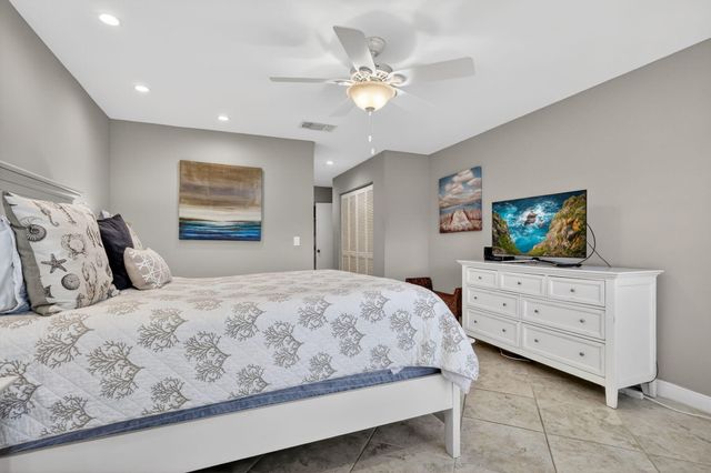 41 Stratford Lane W B, Boynton Beach, FL 33436